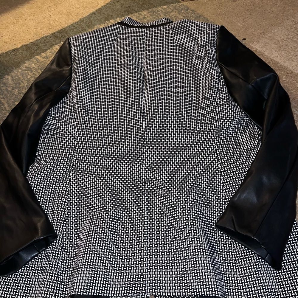 DKNY jacket size L - Picture 2 of 7